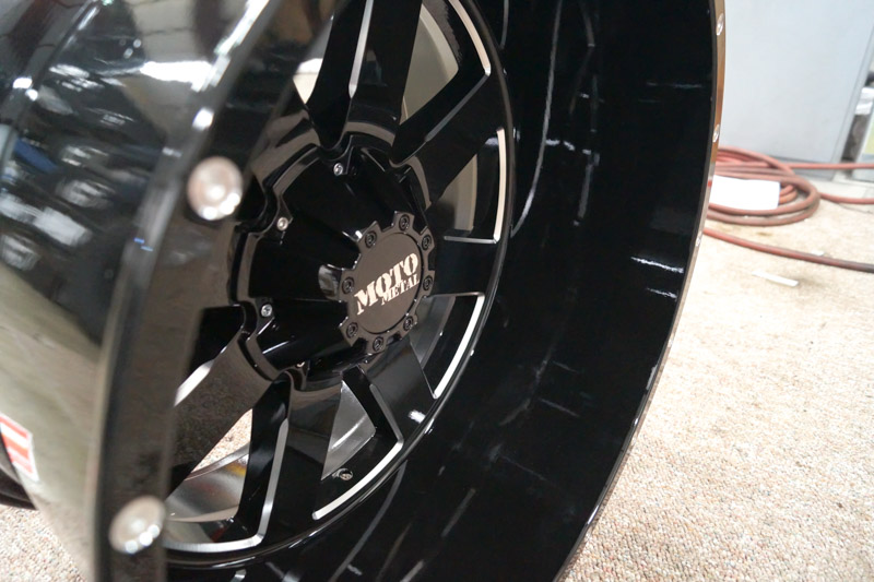 Moto Metal 962 22x14 8 Lug Gloss Black Milled Wheels Rims 0.JPG