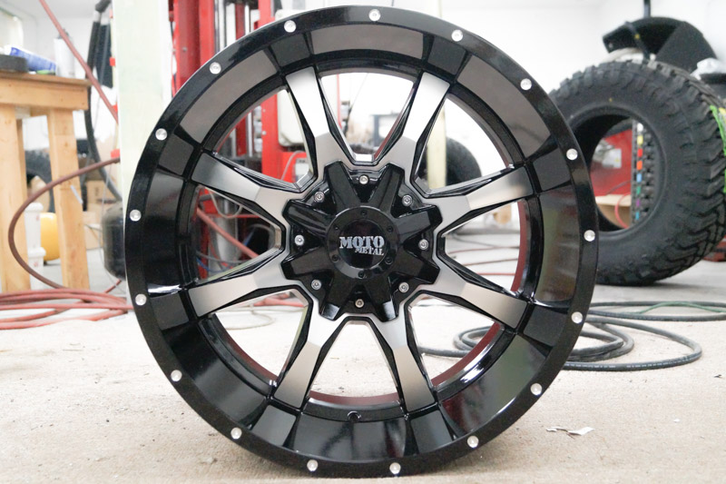 Moto Metal 970 20x10 5 Lug Gloss Black Milled Wheels Rims .JPG